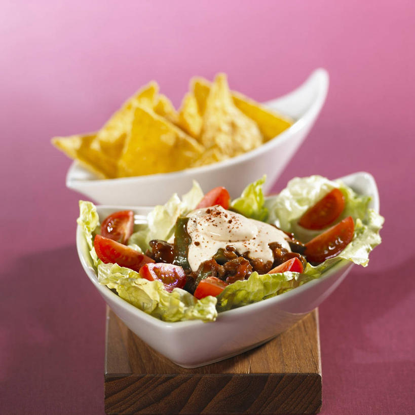 点心,牛奶,无人,方图,俯视,室内,特写,白天,餐桌,桌子,蔬菜,西红柿,小番茄,一堆,许多,阴影,堆叠,堆积,粉色背景,朦胧,模糊,新鲜,反射,影子,陶瓷,生菜,莴苣,玉米片,生食,蔬菜沙拉,沙拉,食品,陶瓷制品,饮品,营养,色拉,酸奶,沙律,食物,饮料,两个,黄色,红色,白色,容器,碗,快餐,零食,摄影,有机食品,绿色食品,影棚,餐台,色拉酱,储藏,堆,乳制品,奶,储存,千岛酱,发酵,垃圾食品,春菜,鹅仔菜,莴仔菜,千金菜,叶用莴苣,优格,优酪乳,小西红柿,樱桃小番茄,珍珠小番茄,樱桃番茄,圣女果,番茄,彩图,高角度拍摄,影棚拍摄,拍摄,贮存