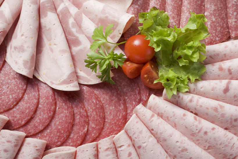 无人,横图,俯视,室内,特写,白天,餐桌,桌子,蔬菜,西红柿,小番茄,一排,许多,阴影,新鲜,整齐,反射,影子,生菜,莴苣,肉,食品,火腿,猪肉,肉类,食物,腌制,排列,红色,有机食品,绿色食品,餐台,队列,横截面,剖面,肉食,豚肉,春菜,鹅仔菜,莴仔菜,千金菜,叶用莴苣,熏制,火肉,兰熏,猪腿,小西红柿,樱桃小番茄,珍珠小番茄,截面,截面图形,樱桃番茄,圣女果,番茄,彩图,高角度拍摄