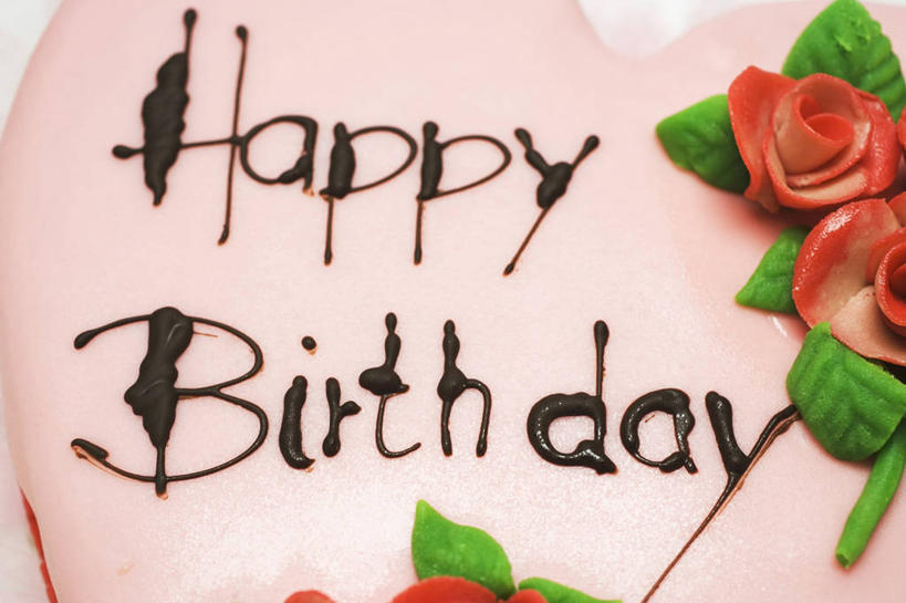 点心,无人,横图,俯视,室内,特写,白天,爱情,下午茶,幸福,纯洁,热情,玫瑰,叶子,阴影,装饰,盛开,反射,英文,标志,文字,影子,字符,字母,食品,绿叶,玫瑰花,浪漫,花蕾,标识,花,花瓣,花朵,鲜花,食物,糕点,红色,花苞,花蕊,温暖,温馨,嫩叶,恩爱,英文字母,华丽,修饰,点缀,和睦,感动,衬托,美观,雅致,雅观,尊敬,天真,刺玫花,徘徊花,叶,叶片,彩图,高角度拍摄,融洽,蛋糕