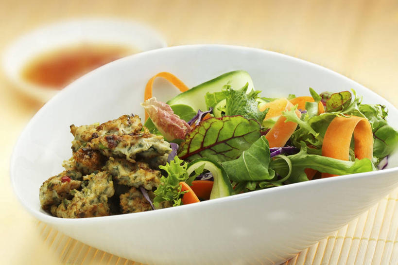 点心,奶酪,无人,横图,俯视,室内,特写,白天,下午茶,餐桌,桌子,菠菜,蔬菜,一堆,许多,阴影,堆叠,堆积,朦胧,模糊,新鲜,反射,影子,陶瓷,核桃,干酪,起司,食品,坚果,果实,陶瓷制品,芝士,营养,食物,糕点,一个,白色,容器,碗,干果,乳酪,有机食品,绿色食品,单个,餐台,储藏,堆,乳制品,储存,发酵,海绵蛋糕,蓝纹奶酪,胡桃,羌桃,斯提耳顿干酪,奶酪蛋糕,乳酪蛋糕,鹦鹉菜,鼠根菜,角菜,红嘴绿鹦哥,赤根菜,菠薐菜,波斯草,彩图,高角度拍摄,贮存,蛋糕