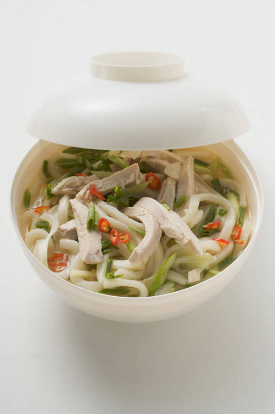 无人,竖图,俯视,室内,特写,白天,白色背景,烹饪,中餐,餐桌,桌子,辣椒,蔬菜,一堆,许多,阴影,堆叠,堆积,新鲜,反射,盖子,影子,陶瓷,鸡肉,肉,汤,料理,食品,陶瓷制品,菜肴,美食,肉类,食物,白色,容器,碗,打开,中式,摄影,佳肴,有机食品,绿色食品,影棚,餐台,储藏,堆,开启,储存,肉食,鸡汤,辣角,红海椒,大椒,辣虎,广椒,辣子,红辣椒,海椒,番椒,彩图,高角度拍摄,影棚拍摄,拍摄,贮存