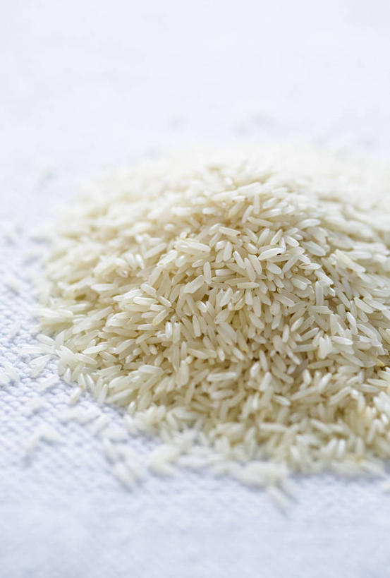 无人,竖图,俯视,室内,特写,白天,白色背景,餐桌,桌子,一堆,许多,阴影,堆叠,堆积,反射,影子,谷类,谷物,米,白色,摄影,影棚,餐台,堆,卫生,香米,纯真,洁净,光明,恬静,中间色,朴素,清白,印度香米,巴斯马蒂大米,巴斯马蒂香米,香稻,彩图,高角度拍摄,影棚拍摄,拍摄