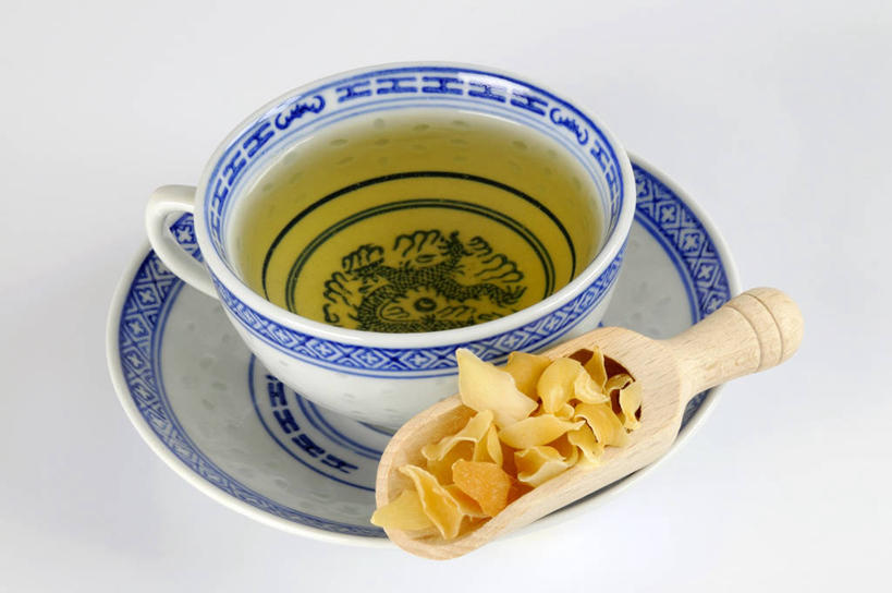 无人,横图,俯视,室内,特写,白天,白色背景,绘画,幸福,餐桌,茶,桌子,百合花,餐具,阴影,反射,木制,彩绘,瓷器,碟子,盘,影子,陶瓷,茶叶,饮品,娱乐,盘子,木制品,容器,碟,碗,花茶,享受,休闲,温馨,放松,乐趣,保健,养生,摄影,影棚,簸箕,餐台,储藏,花草茶,陶艺,舒适,储存,强瞿,香花茶,香片,熏花茶,彩釉,百合蒜,倒仙,番韭,山丹,画画,彩图,高角度拍摄,影棚拍摄,拍摄,贮存