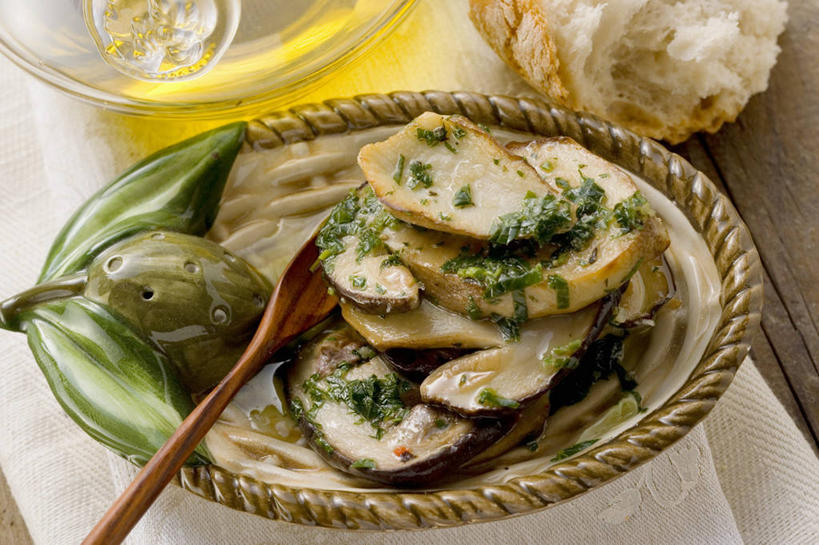 点心,面包,无人,横图,俯视,室内,特写,白天,桌面,桌子,蔬菜,阴影,新鲜,反射,木制,影子,陶瓷,菌菇,蘑菇,食用油,油,橄榄油,食品,面点,陶瓷制品,菌类,中药,玻璃制品,食物,糕点,一个,玻璃瓶,木制品,瓶子,容器,碗,食用菌,有机食品,绿色食品,单个,储藏,储存,药材,白面包,牛肝菌,植物油,中药材,美味牛肝菌,大脚菇,彩图,高角度拍摄,贮存