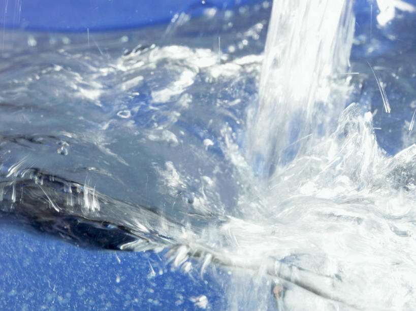 无人,横图,俯视,室内,特写,白天,飞溅,蓝色背景,朦胧,模糊,溅,液体,水滴,水珠,摄影,影棚,喷洒,彩图,高角度拍摄,影棚拍摄,拍摄