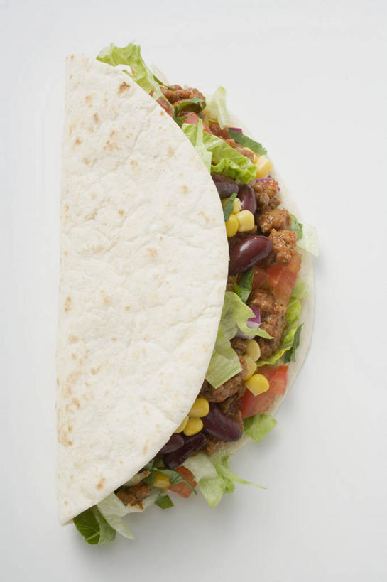 点心,无人,竖图,俯视,室内,特写,白天,白色背景,玉米,桌面,桌子,蔬菜,椰菜,卷心菜,叶子,阴影,新鲜,反射,木制,棒子,影子,玉蜀黍,食品,绿叶,文化,饼,小吃,食物,糕点,木制品,甜食,嫩叶,甘蓝,摄影,有机食品,绿色食品,影棚,苞米,苞芦,玉米饼,苞谷,包谷,大蜀黍,番麦,薏米包,玉高粱,玉麦,珍珠米,叶,叶片,结球甘蓝,甘兰,包心菜,彩图,高角度拍摄,影棚拍摄,拍摄