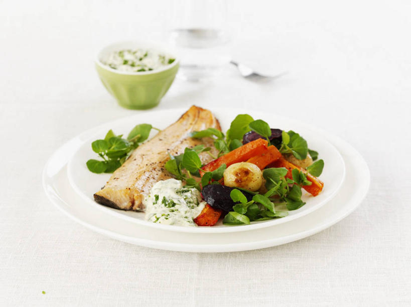 无人,横图,俯视,室内,特写,白天,白色背景,水,桌面,桌子,辣椒,蔬菜,土豆,杯子,餐具,阴影,新鲜,反射,木制,碟子,盘,液体,影子,陶瓷,肉,生食,蔬菜沙拉,鱼肉,沙拉,食品,陶瓷制品,色拉,饮用水,沙律,肉类,玻璃制品,食物,一个,盘子,木制品,容器,水杯,碟,碗,矿泉水,摄影,有机食品,绿色食品,影棚,单个,色拉酱,储藏,储存,千岛酱,肉食,彩椒,蒸馏水,辣角,红海椒,大椒,辣虎,广椒,馍馍蛋,玻璃杯,洋芋,甜椒,柿子椒,山药蛋,马铃薯,辣子,海椒,番椒,灯笼椒,彩图,高角度拍摄,影棚拍摄,拍摄,贮存