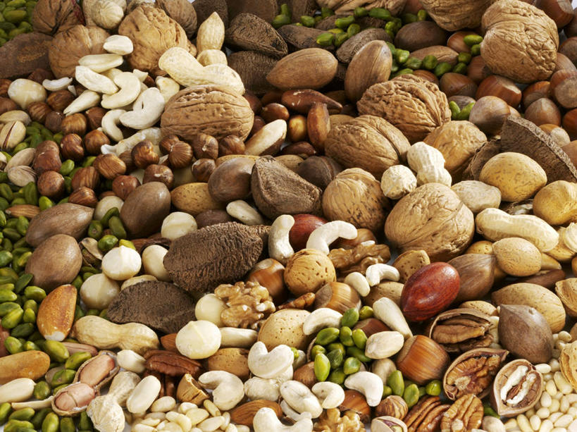 无人,横图,俯视,室内,特写,白天,植物,豆,花生,一堆,许多,阴影,堆叠,堆积,反射,影子,豆类,豆子,坚果,果实,干果,摄影,长生果,影棚,堆,无名子,腰果,开心果,花生仁,榛子,豆科,巴西栗,巴西坚果,巴西果,落花生,落生,胡棒子,鸡腰果,介寿果,绿仁果,山板栗,鲍鱼果,花生米,花生豆,彩图,高角度拍摄,影棚拍摄,拍摄