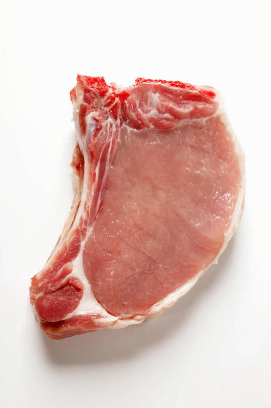 骨骼,无人,竖图,俯视,室内,特写,白天,白色背景,桌面,桌子,一块,阴影,反射,纹路,木制,纹理,影子,排骨,肉,骨头,猪肉,肉类,红色,木制品,大排,摄影,影棚,骨架,肉食,豚肉,肌理,彩图,高角度拍摄,影棚拍摄,拍摄