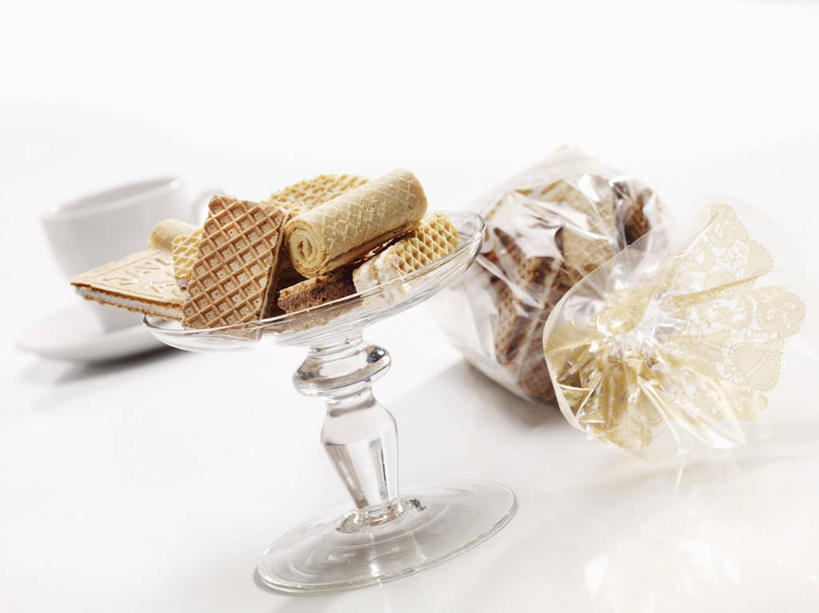 点心,无人,横图,俯视,室内,特写,白天,白色背景,桌面,桌子,玻璃,阴影,反射,木制,包装,包装纸,影子,纸,食品,纸张,玻璃制品,食物,一个,木制品,容器,碗,饼干,零食,摄影,影棚,单个,储藏,包装材料,储存,威化,威化饼,维夫饼,维夫饼干,彩图,高角度拍摄,影棚拍摄,拍摄,玻璃纸,贮存