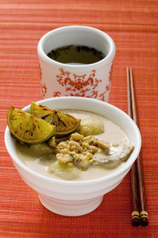 咖哩,无人,竖图,俯视,室内,特写,白天,烹饪,幸福,茶,筷子,桌面,桌子,杯子,餐具,水果,一双,橙色背景,阴影,新鲜,反射,木制,影子,陶瓷,调料,肉,生食,牛肉,茶叶,料理,食品,果实,陶瓷制品,调味品,调味料,泰式,文化,娱乐,传统,咖喱,菜肴,美食,肉类,泰国料理,食物,一个,马克杯,木制品,容器,水杯,碗,享受,休闲,温馨,放松,乐趣,摄影,佳肴,有机食品,绿色食品,影棚,单个,储藏,礼节,提神,舒适,储存,醒脑,礼仪,肉食,酸橙,代代,泰菜,泰国菜,泰式料理,进餐用具,橙子,橙,彩图,高角度拍摄,影棚拍摄,拍摄,咖喱牛肉,贮存