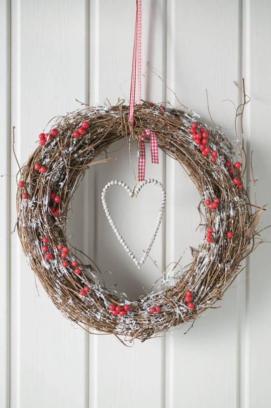 无人,竖图,室内,特写,白天,正面,门,圣诞节,节日,庆祝,装饰,花环,文化,白色,门框,庆典,纪念,华丽,修饰,圣诞花环,点缀,衬托,美观,雅致,雅观,圣诞圈,彩图