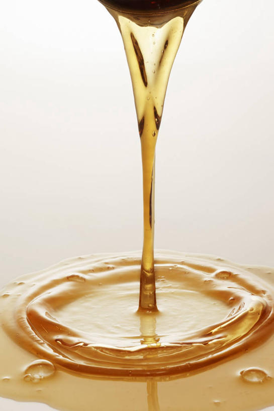 无人,竖图,俯视,室内,特写,白天,白色背景,桌面,桌子,阴影,反射,木制,影子,汤,木制品,摄影,影棚,下降,降落,降低,下跌,下落,彩图,高角度拍摄,影棚拍摄,拍摄