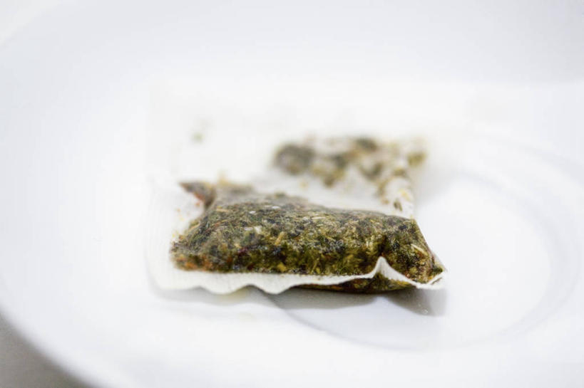 无人,横图,俯视,室内,特写,白天,白色背景,幸福,餐桌,茶,桌子,阴影,反射,影子,绿茶,茶叶,娱乐,茶包,享受,休闲,温馨,放松,乐趣,摄影,影棚,餐台,提神,舒适,袋泡茶,醒脑,彩图,高角度拍摄,影棚拍摄,拍摄,不发酵茶,苦茗