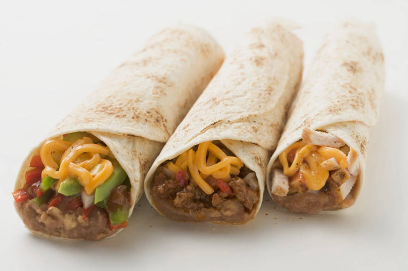 无人,横图,俯视,室内,特写,白天,白色背景,烹饪,西餐,餐桌,桌子,水果,三根,一排,阴影,新鲜,整齐,反射,影子,生食,料理,食品,果实,菜肴,美食,食物,排列,快餐,酪梨,鳄梨,西式,摄影,佳肴,有机食品,绿色食品,影棚,餐台,油梨,队列,鸡肉卷,西式快餐,樟梨,墨西哥鸡肉卷,牛油果,彩图,高角度拍摄,影棚拍摄,拍摄