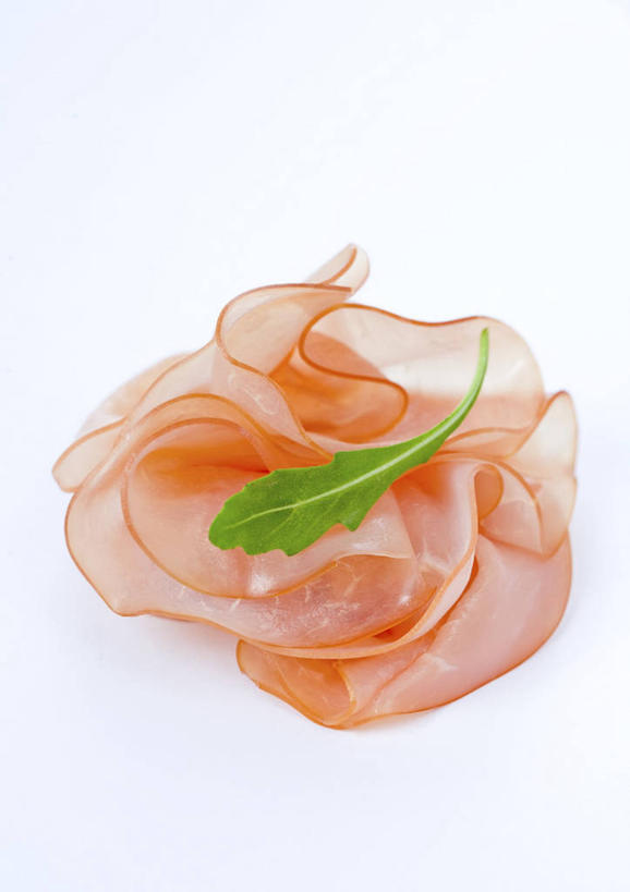 无人,竖图,俯视,室内,特写,白天,白色背景,蔬菜,阴影,新鲜,反射,影子,香肠,食品,腊肠,食物,摄影,有机食品,绿色食品,影棚,芝麻菜,德国芥菜,火箭生莱,芸芥,芝麻叶,紫花南芥,彩图,高角度拍摄,影棚拍摄,拍摄