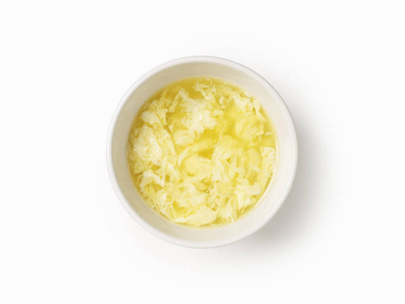 无人,横图,俯视,室内,特写,白天,白色背景,烹饪,中餐,桌面,桌子,阴影,反射,木制,影子,陶瓷,蛋,鸡蛋,汤,料理,食品,陶瓷制品,菜肴,美食,食物,一个,木制品,容器,碗,中式,摄影,佳肴,影棚,单个,储藏,鸡蛋汤,储存,卵,彩图,高角度拍摄,影棚拍摄,拍摄,贮存