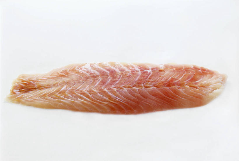 海鲜,无人,横图,俯视,室内,特写,白天,白色背景,桌面,桌子,一块,阴影,反射,纹路,木制,鱼,纹理,影子,肉,鱼肉,水产,肉类,鱼类,海洋生物,木制品,摄影,影棚,水生动物,海产品,水生物,肉食,海底动物,鳕鱼,肌理,鳘鱼,南极美露鳕,彩图,高角度拍摄,影棚拍摄,拍摄