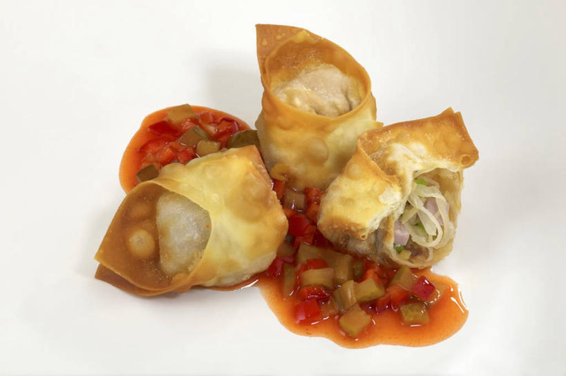 点心,馄饨,面食,无人,横图,俯视,室内,特写,白天,白色背景,桌面,桌子,蔬菜,椰菜,卷心菜,阴影,新鲜,反射,木制,影子,调料,酱料,酱汁,油炸,佐料,料理,食品,面点,调味品,调味料,酱,美食,食物,木制品,中式,甘蓝,摄影,有机食品,绿色食品,影棚,扁肉,结球甘蓝,甘兰,包心菜,彩图,高角度拍摄,影棚拍摄,拍摄,炸馄饨