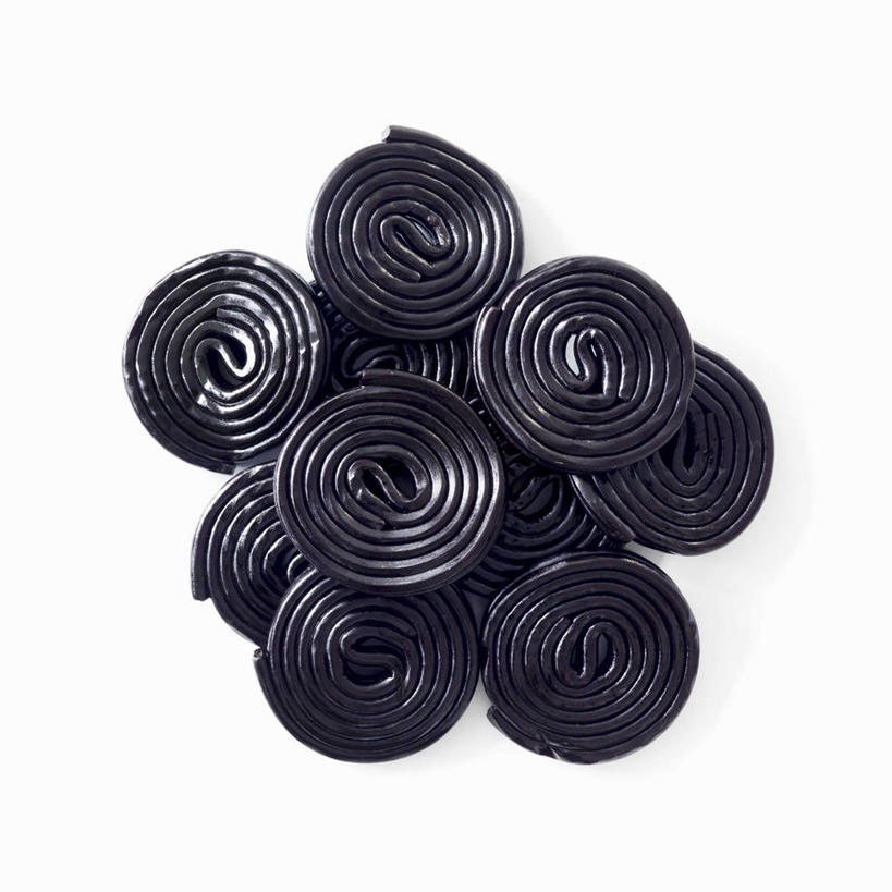 无人,方图,俯视,室内,特写,白天,白色背景,餐桌,桌子,阴影,反射,圆形,影子,食品,糖,糖果,甜点,甜品,食物,蓝色,甜食,摄影,影棚,餐台,甘草糖,彩图,高角度拍摄,影棚拍摄,拍摄,盐甘草糖