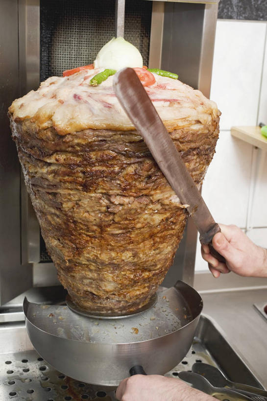 东方人,手,一个人,竖图,室内,特写,白天,正面,烹饪,金属制品,亚洲,双手,仅一个男性,仅一个人,一把,切开,握,金属,工具,料理,食品,刀具,烤肉,拿,拿着,黄种人,菜肴,美食,食物,仅一个年轻男性,刀,切,手部,握着,佳肴,菜刀,土耳其料理,剖面,切面,土耳其烤肉,切菜刀,土耳其菜,男人,男性,年轻男性,亚洲人,半身,彩图,卡巴,旋转烤肉