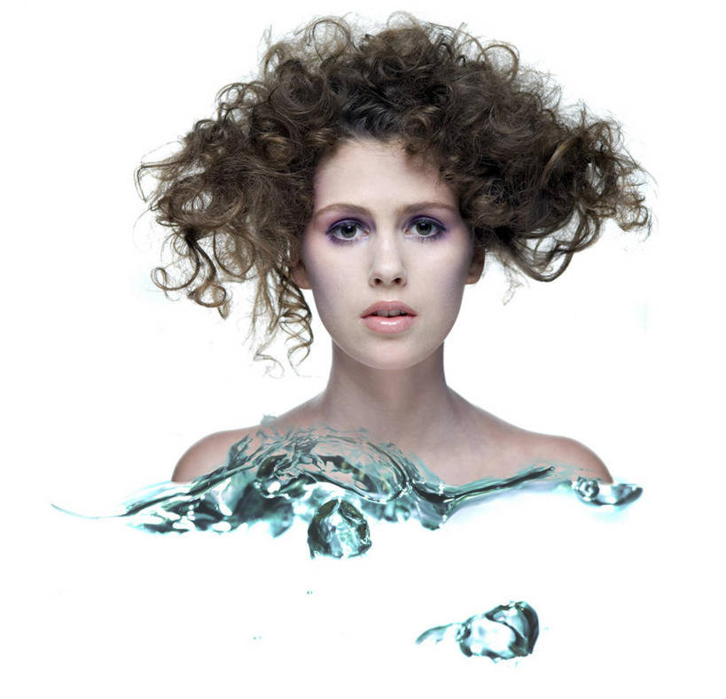 西方人,一个人,无人,横图,室内,白天,白色背景,正面,化妆,美容,水,欧洲,欧洲人,仅一个年轻女性,仅一个女性,仅一个人,护肤,波纹,透明,液体,气泡,水滴,涟漪,漩涡,注视,水泡,裸露,水珠,水纹,泡泡,彩妆,观察,看,保养,享受,休闲,放松,保健,观看,圆弧,察看,关注,裸,养颜,尤物,年轻女性,女人,女性,白种人,半身,彩图,美人鱼,佳丽,丽人,美人