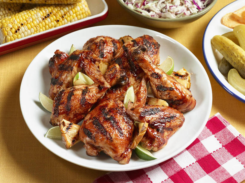 无人,横图,俯视,室内,特写,白天,烹饪,玉米,桌面,桌子,蔬菜,餐具,阴影,花纹,新鲜,反射,木制,棒子,布,碟子,盘,图案,影子,玉蜀黍,鸡肉,肉,料理,食品,布纹,菜肴,美食,肉类,食物,盘子,木制品,碟,烤鸡,佳肴,有机食品,绿色食品,布匹,苞米,苞芦,肉食,苞谷,油菜,包谷,大蜀黍,番麦,薏米包,玉高粱,玉麦,珍珠米,油白菜,彩图,高角度拍摄,芸薹