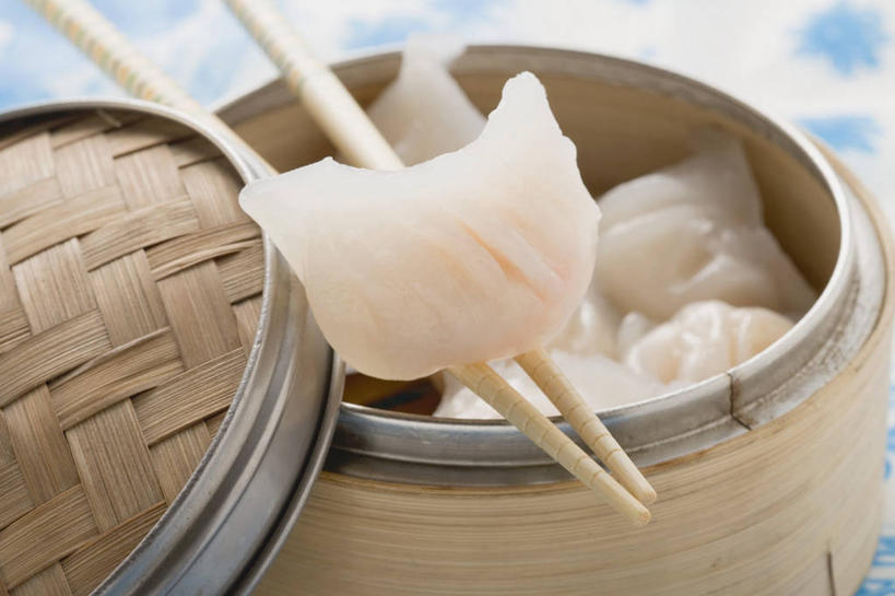 点心,蒸笼,无人,横图,俯视,室内,特写,白天,烹饪,中餐,筷子,桌面,桌子,餐具,厨具,一双,阴影,竹制,反射,木制,影子,料理,食品,饺子,面点,文化,传统,小吃,美食,食物,一个,木制品,中式,虾饺,单个,礼节,竹制品,笼屉,蒸饺,礼仪,烹饪用具,进餐用具,烹调用具,烹调,彩图,高角度拍摄