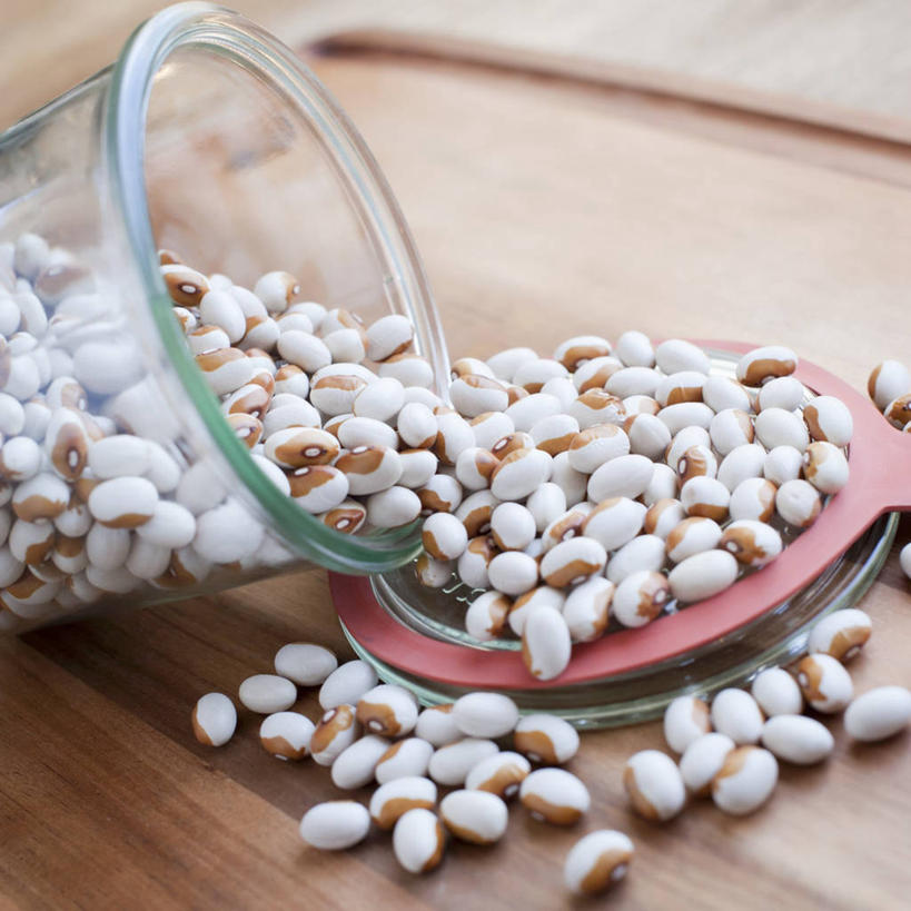 无人,方图,俯视,室内,特写,白天,桌面,桌子,蔬菜,玻璃,一堆,许多,阴影,堆叠,堆积,新鲜,反射,木制,影子,豆类,食品,很多,玻璃制品,食物,一个,玻璃瓶,木制品,瓶子,有机食品,绿色食品,单个,堆,广口瓶,白豆,眉豆,饭豇豆,饭豆,甘豆,彩图,高角度拍摄