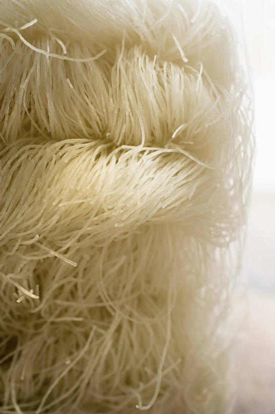 面食,面条,无人,竖图,俯视,室内,特写,白天,一堆,许多,阴影,堆叠,堆积,反射,影子,面,很多,粉丝,堆,冬粉,彩图,高角度拍摄