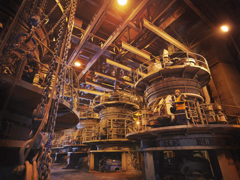 西方人,一个人,机修工,站,横图,室内,白天,仰视,工作服,制服,车间,技术,帽子,照明,欧洲,欧洲人,仅一个男性,仅一个人,仅一个中年男性,环保,工作,科学,头盔,灯光,管道,吊灯,灯,工人,安全帽,灯具,站着,橙色,发电厂,发电站,能源,照亮,回收,资源,照明设备,能量,利用,低碳,循环,工作制服,持续,男人,男性,中年男性,白种人,机械师,机修工人,站立,半身,彩图,低角度拍摄,工作套服,安全服,反光背心,反光服,反光衣