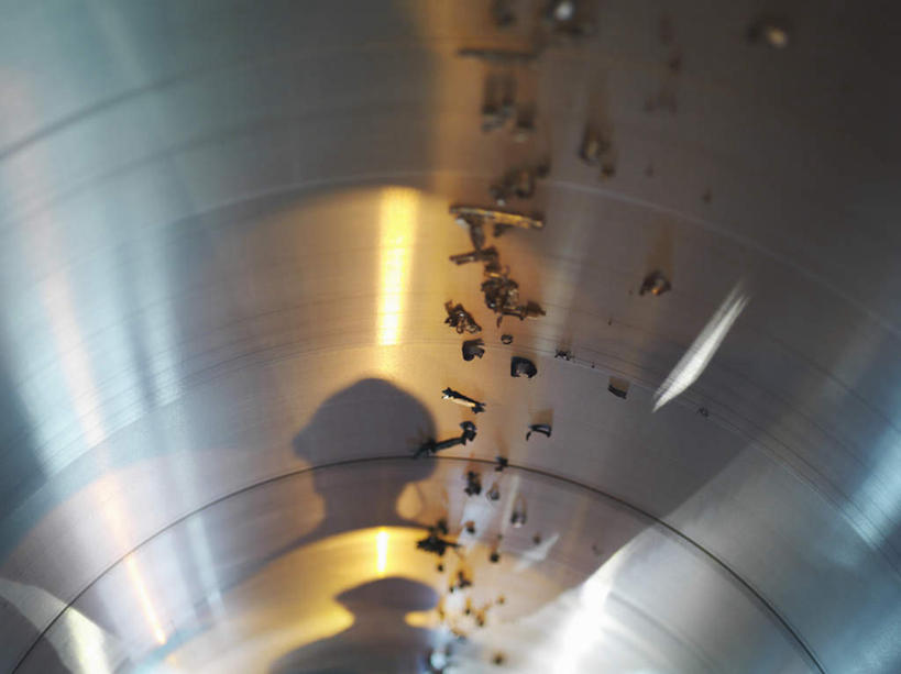 西方人,一个人,无人,工厂,站,横图,室内,白天,正面,车间,机器,欧洲,欧洲人,仅一个男性,仅一个人,阴影,朦胧,模糊,工作,光线,钢铁,管子,影子,灯光,管道,仅一个年轻男性,站着,机械,制造,车床,钢铁厂,男人,男性,年轻男性,白种人,站立,半身,彩图,制造厂