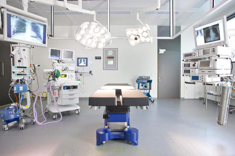 无人,医院,横图,室内,白天,正面,显示器,照明,英国,欧洲,屏幕,灯光,显示屏,灯,灯具,射灯,照亮,医疗设备,手术室,照明设备,西欧,医疗器械,手术台,大不列颠,输出设备,医疗机构,大不列颠及北爱尔兰联合王国,大不列颠联合王国,日不落英帝国,彩图,病院,诊所