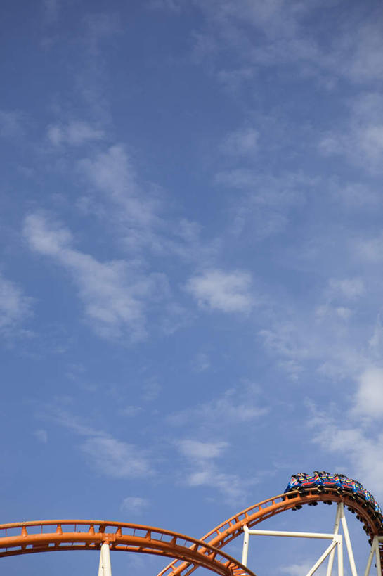 无人,竖图,室外,白天,仰视,游戏,德国,欧洲,曲折,弯曲,云,云朵,玩,云彩,娱乐,过山车,蓝色,白云,蓝天,天空,天,休闲,游乐设施,云霄飞车,蜿蜒,晴朗,活动,西欧,发泄,消遣,智力,德意志联邦共和国,宣泄,巴伐利亚,巴伐利亚州,拜恩州,拜恩自由州,滑落,游艺设施,爬升,倒转,晴空,玩耍,嬉戏,彩图,低角度拍摄,上巴伐利亚行政区
