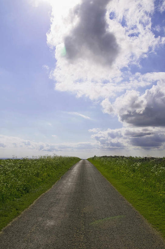 无人,竖图,室外,白天,正面,旅游,度假,草地,草坪,美景,植物,道路,路,公路,英国,欧洲,景观,云,云朵,交通,云彩,娱乐,英格兰,草,蓝色,绿色,白云,蓝天,天空,自然,天,享受,休闲,景色,放松,晴朗,西欧,自然风光,大不列颠,大不列颠及北爱尔兰联合王国,大不列颠联合王国,日不落英帝国,英吉利,北约克郡,坎布里亚郡,西约克郡,约克郡谷地,晴空,马路,彩图