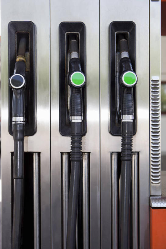 无人,竖图,室内,特写,白天,正面,静物,阴影,反射,影子,排列,三个,加油站,队列,加油枪,计量加油枪,输油枪,油枪,彩图,补充站,公共加油站,汽车加油站