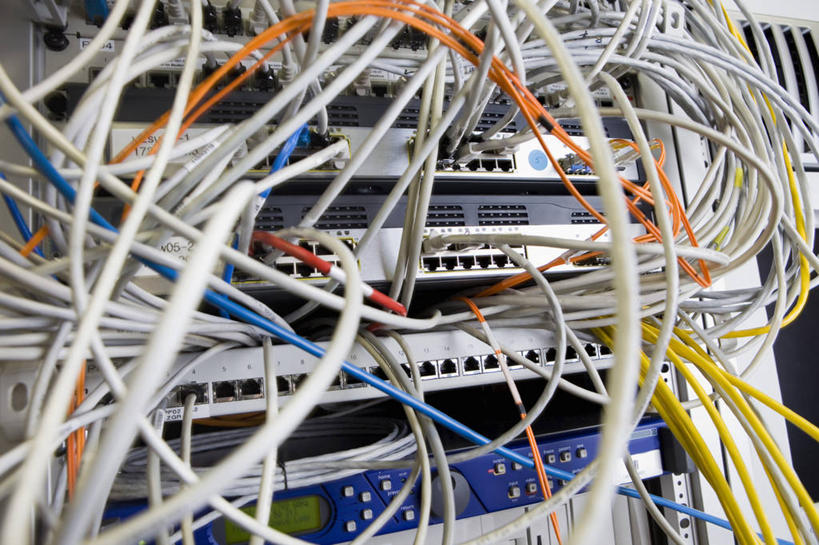 无人,横图,室内,特写,白天,正面,电脑,静物,许多,阴影,环绕,缠绕,电力,反射,网络,电缆,电线,线,影子,电能,线路,输入设备,通讯设备,开关,架子,按钮,台式电脑,电,电源,光驱,主机,机箱,通信设备,能量,纠缠,光盘驱动器,电脑主机,计算机电缆,彩图