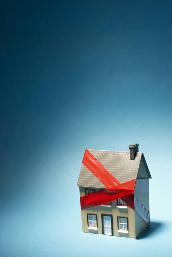 无人,家,竖图,室内,特写,白天,正面,安全,静物,阴影,蓝色背景,环绕,立体,缠绕,反射,空间,影子,房屋,屋子,公寓,防护,洋房,楼房,住宅,红色,模型,规划,摄影,影棚,保护,保险,胶布,纠缠,保全,周全,安稳,安定,直观,建筑模型,建筑设计,黏胶,防潮,耐磨,聚氯乙烯,平安,设计,彩图,影棚拍摄,拍摄,房子,耐酸碱,电工胶布,绝缘胶带