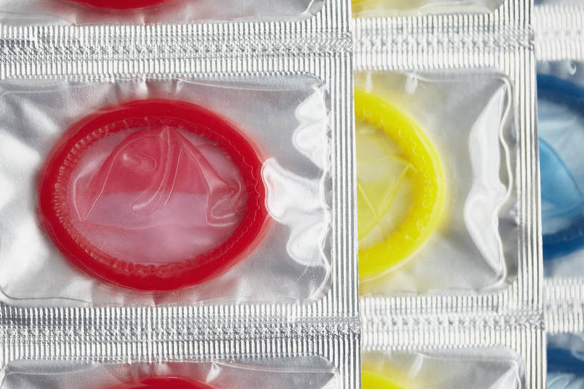 无人,横图,俯视,室内,特写,白天,安全,计划,静物,一堆,许多,阴影,堆叠,堆积,朦胧,模糊,反射,影子,塑料,盒子,黄色,红色,蓝色,包装盒,容器,塑料制品,摄影,影棚,储藏,堆,避孕套,控制,避孕,安全套,储存,保险,预防,保险套,计划生育,可靠,少生,晚婚,晚育,优生,彩图,高角度拍摄,影棚拍摄,拍摄,吸塑包装盒,贮存