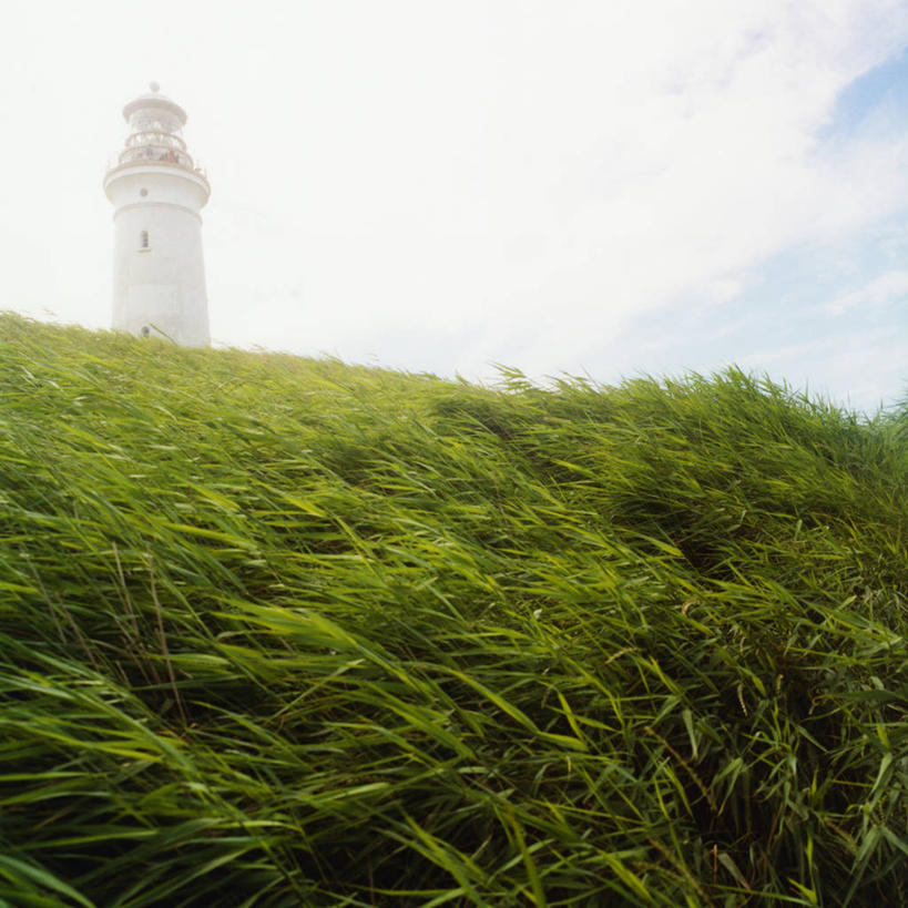 无人,方图,室外,白天,仰视,旅游,度假,草地,草坪,美景,植物,道路,丹麦,欧洲,阴影,光线,信息,影子,景观,云,云朵,灯塔,交通,云彩,方向,娱乐,草,蓝色,绿色,白云,蓝天,天空,阳光,自然,天,享受,休闲,景色,放松,晴朗,引导,指引,自然风光,北欧,丹麦王国,航标,斯卡恩,日德兰半岛,晴空,彩图,低角度拍摄,导航