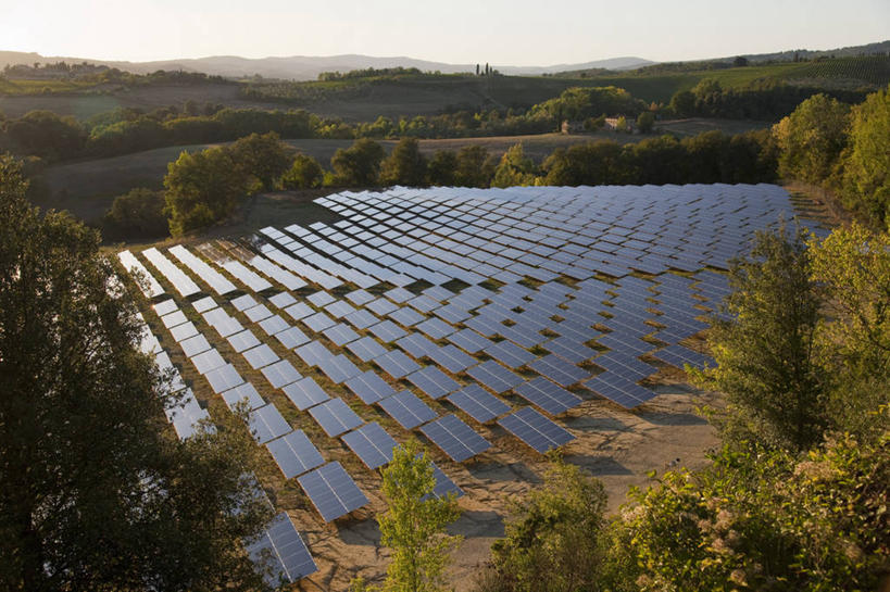 无人,横图,室外,白天,正面,旅游,度假,太阳能,草地,草坪,美景,山,山脉,树林,植物,意大利,欧洲,一排,许多,阴影,环保,整齐,并列,并排,光线,影子,景观,山峰,山峦,很多,娱乐,草,树,树木,排列,蓝色,绿色,蓝天,天空,阳光,自然,群山,天,享受,休闲,景色,放松,生长,能源,晴朗,成长,存储,回收,资源,托斯卡纳,储存,队列,南欧,自然风光,平行,利用,低碳,循环,万里无云,意大利共和国,持续,托斯卡纳大区,奇扬第,太阳能电池板,晴空,晴空万里,彩图
