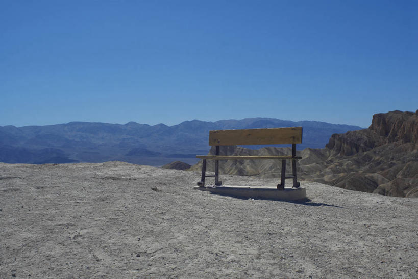 无人,公园,横图,室外,白天,正面,旅游,度假,美景,山,山脉,植物,椅子,美国,阴影,光线,影子,景观,山峰,山峦,娱乐,树,树木,蓝色,绿色,蓝天,天空,阳光,自然,群山,天,享受,休闲,景色,放松,生长,晴朗,成长,北美,北美洲,国家公园,加利福尼亚,自然风光,美洲,加州,死亡谷国家公园,加利福尼亚州,万里无云,金州,黄金州,北亚美利加洲,亚美利加洲,死谷,死谷国家公园,晴空,晴空万里,彩图,美利坚合众国