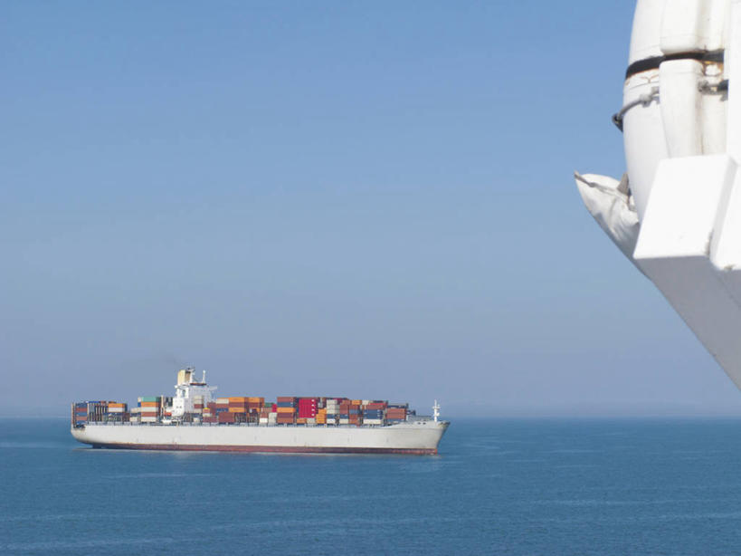 无人,横图,室外,白天,正面,海浪,海洋,美景,船,英国,欧洲,阴影,光线,影子,景观,浪花,英格兰,蓝色,蓝天,天空,阳光,自然,海水,交通工具,天,景色,晴朗,西欧,自然风光,载具,货船,大不列颠,海景,大不列颠及北爱尔兰联合王国,万里无云,英吉利,汉普郡,大海,风浪,海,海水的波动,近岸浪,涌浪,晴空,晴空万里,彩图,商船,大不列颠王国,大英帝国,东南英格兰,联合王国,日不落帝国