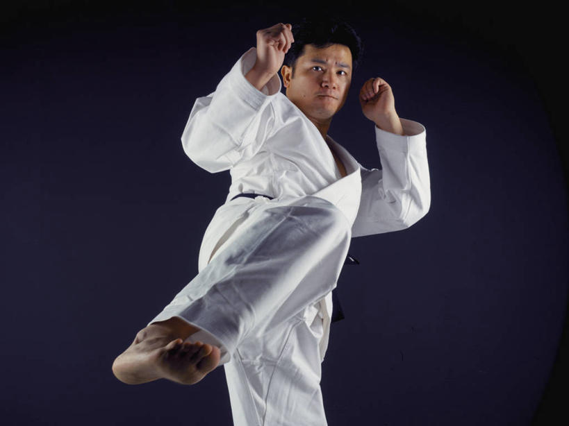 东方人,一个人,站,横图,室内,白天,正面,锻炼,运动,武术,亚洲,仅一个男性,仅一个人,仅一个中年男性,踢,握,阴影,服装,反射,影子,注视,黄种人,衣服,白色,观察,看,握拳,站着,握着,摄影,服饰,影棚,观看,察看,衣着,穿着,关注,武打,武功,衣饰,体育,男人,男性,中年男性,亚洲人,站立,半身,彩图,影棚拍摄,健身,拍摄,武学,练功服