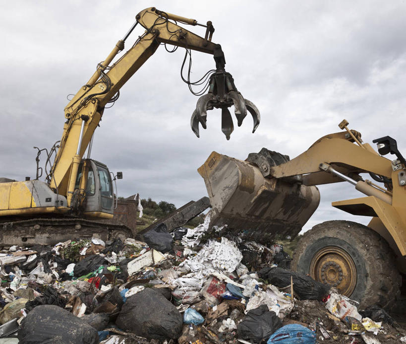 无人,横图,室外,白天,正面,技术,建筑,意大利,欧洲,一堆,许多,阴影,堆叠,堆积,光线,影子,云,云朵,垃圾,很多,云彩,设备,施工,蓝色,白云,蓝天,天空,阳光,天,机械,起重机,晴朗,堆,工程,南欧,意大利共和国,首府,波伦亚,博洛尼亚,柱廊之城,渣滓,艾米利亚.罗马涅,艾米利亚.罗马涅大区,晴空,彩图