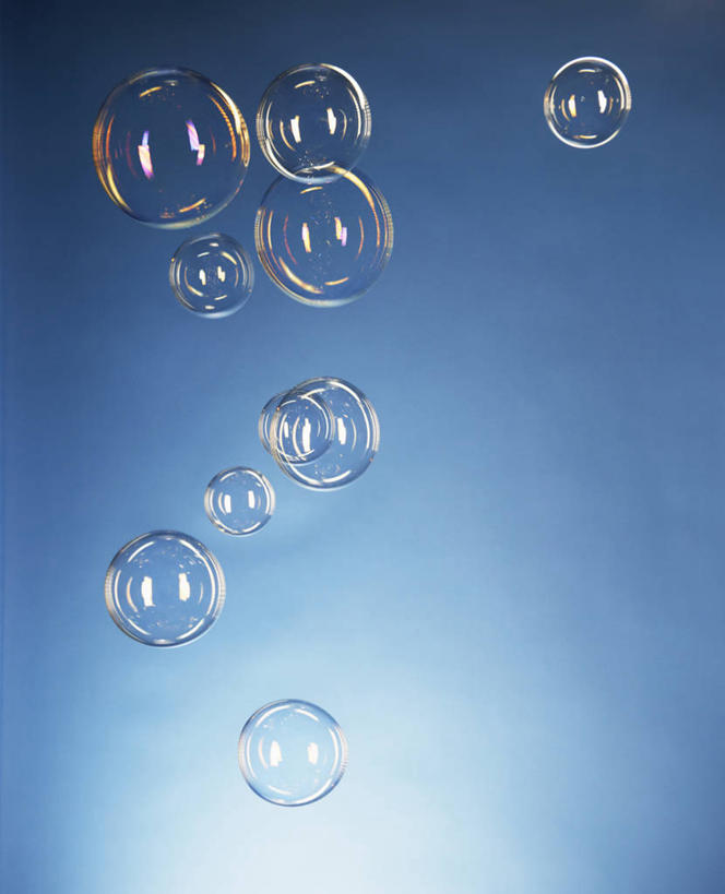 无人,竖图,彩色,室内,特写,白天,正面,静物,许多,蓝色背景,漂浮,飘扬,透明,很多,飘落,泡泡,摄影,影棚,五颜六色,色彩斑斓,五彩缤纷,五彩斑斓,通明,飘零,五光十色,彩图,影棚拍摄,拍摄