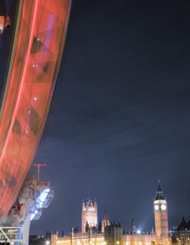 无人,游乐园,高楼大厦,竖图,室外,夜晚,仰视,度假,美景,城市风光,城市,大厦,建筑,摩天大楼,游乐场,英国,欧洲,伦敦,阴影,光线,影子,景观,摩天轮,灯光,首都,娱乐,伦敦眼,泰晤士河,蓝色,蓝天,天空,天,享受,休闲,景色,放松,西欧,大不列颠,威斯敏斯特市,大不列颠及北爱尔兰联合王国,乐园,大不列颠联合王国,日不落英帝国,雾都,千禧之轮,彩图,低角度拍摄,大楼,高层建筑,高楼,摩天楼