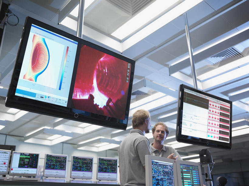 西方人,两个人,同事,科学家,站,横图,室内,白天,仰视,工作服,制服,成功,合作,团队,集体,信心,电脑,显示器,鼠标,键盘,照明,欧洲,欧洲人,阴影,光线,网络,屏幕,影子,灯光,输入设备,通讯设备,显示屏,队伍,顶灯,相视,灯,灰色,灯具,观察,站着,面对面,台式电脑,发电厂,发电站,对视,照亮,核电站,核能,察看,领导,互视,调查,科研人员,照明设备,成就,通信设备,相对,研究者,监视器,监控,合伙,领袖,输出设备,考察,监控设备,科学研究者,相看,工作制服,观测,视察,监控设置,监控装备,核电厂,男人,男性,年轻男性,白种人,科学工作者,站立,半身,彩图,低角度拍摄,工作套服