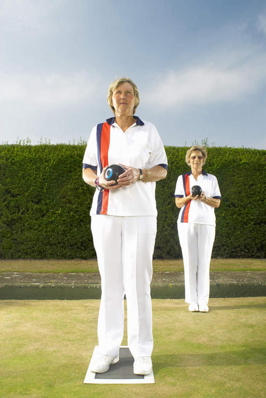 西方人,两个人,伙伴,朋友,站,横图,室外,白天,正面,运动服,锻炼,旅游,度假,友谊,运动,保龄球,植物,欧洲,欧洲人,握,服装,环保,云,云朵,防护,速度,拿,云彩,拿着,注视,娱乐,运动器械,球,树,树木,衣服,蓝色,绿色,白云,蓝天,天空,自然,天,观察,看,站着,享受,休闲,健身器械,放松,力量,平衡,握着,服饰,生长,晴朗,成长,观看,技巧,协调,察看,衣着,穿着,关注,美好,美妙,室外运动,间隔,健身器材,户外运动,灵敏,柔韧,趣味,美观,雅观,耐力,抗争,指孔,衣饰,绿篱,生篱,树篱,植篱,体育,友情,地滚球,老年女性,女人,女性,白种人,晴空,站立,彩图,全身,健身,运动器材,运动装