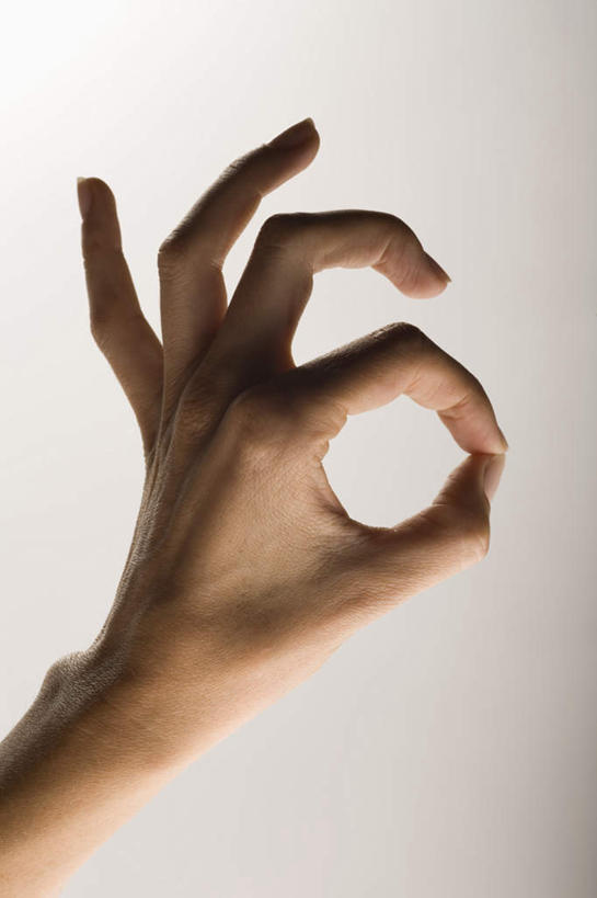 西方人,手,一个人,竖图,室内,特写,白天,侧面,满意,胜利,欧洲,欧洲人,仅一个年轻女性,仅一个女性,仅一个人,手势,手部,同意,ok手势,摄影,影棚,单手,年轻女性,女人,女性,白种人,半身,彩图,影棚拍摄,拍摄,同意手势